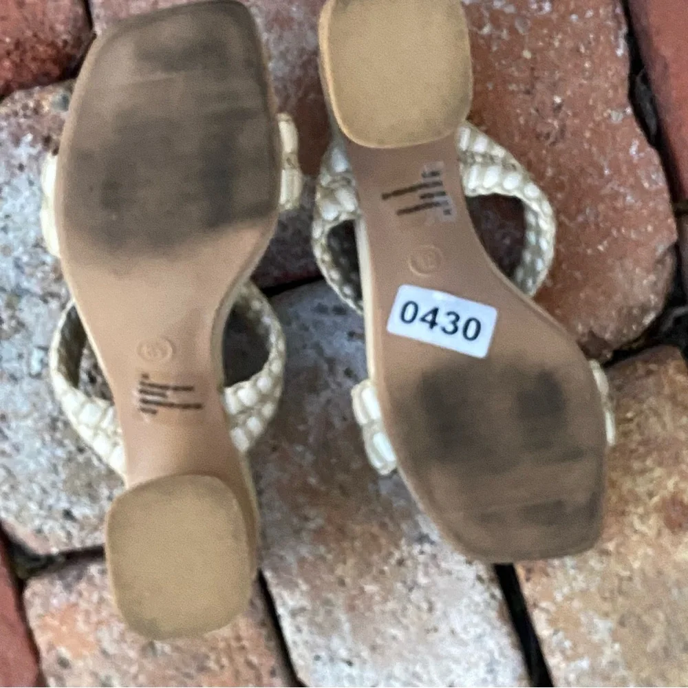 Universal Thread Cream Women's Sandals - Picture 4 of 5